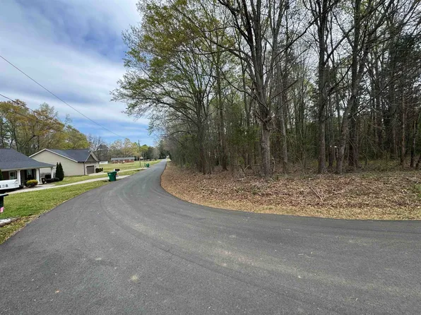614 E E Oconest, Chesnee, SC