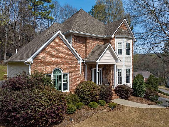 3rd image of 276 Woodbury Dr