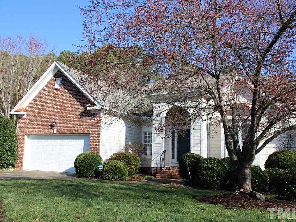 1st image of 9 York Woods Pl