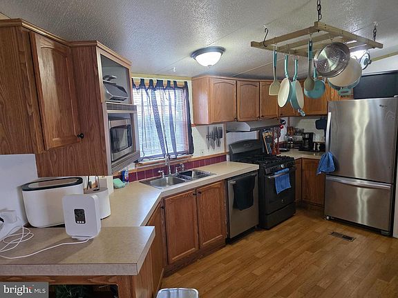 2nd image of 4 Pine St