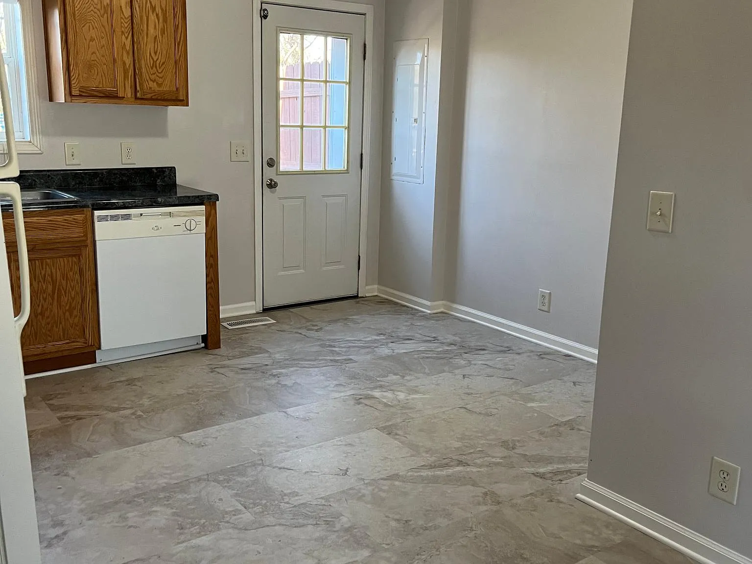 2 bed, 1.5 bath, 1200 sqft, $1,500 — Photo 2