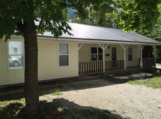 314 W South St, Aurora, MO 65605