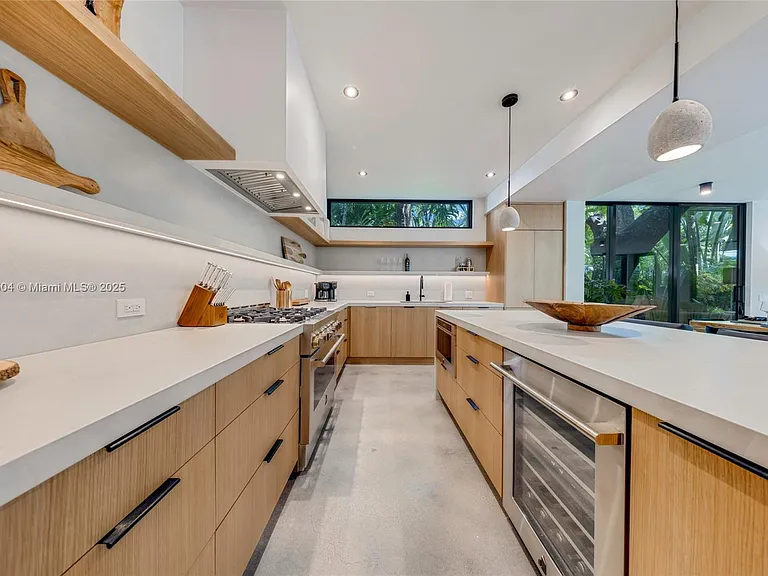 1000 NW 9th Ct — Photo 13