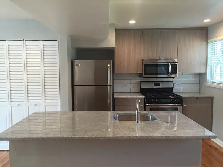 2 bed, 850 sqft, $1,995 — Photo 2