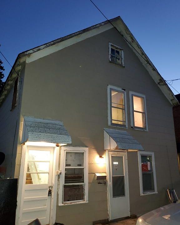 1st image of 209 1/2 N Pearl St Floor 2
