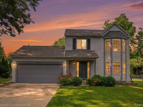 124 Rexton St, Novi, MI 48377