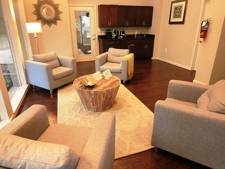 Preston Racquet Club Apartments — Photo 18