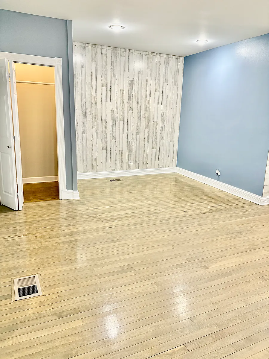 Building Photo - 2118 W 51st St #1