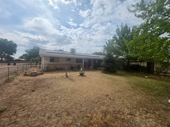 2422 Willow Rd NE, Los Lunas, NM 87031