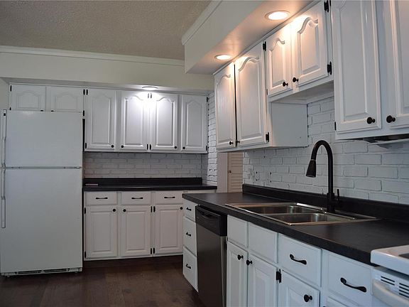 4th image of 575 Saint Marie St