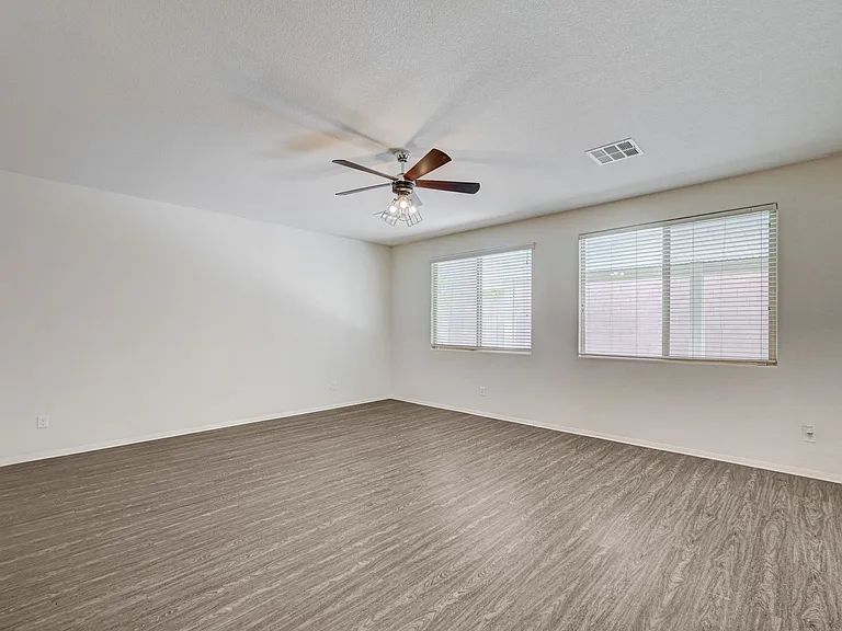 6637 Cliff Shore Ct — Photo 3