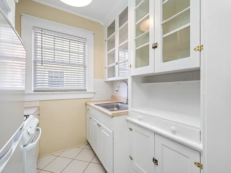 2115 W Hills Ave — Photo 22