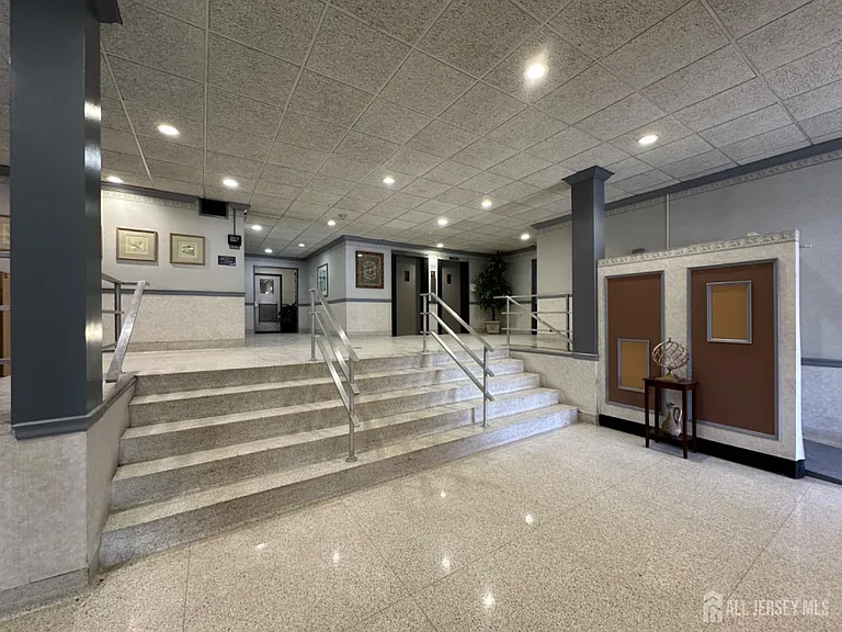 123 S Adelaide Ave #2L — Photo 20