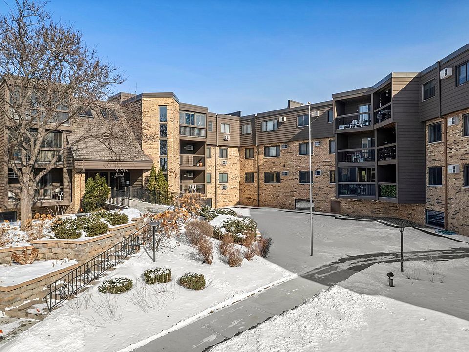 1st image of 999 41st Ave NE APT 203