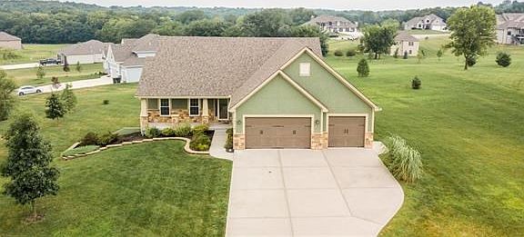 2nd image of 13118 Kelli Dr