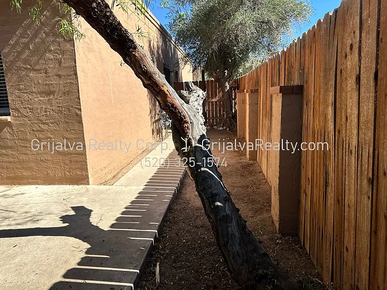 2451 E Mitchell St — Photo 15