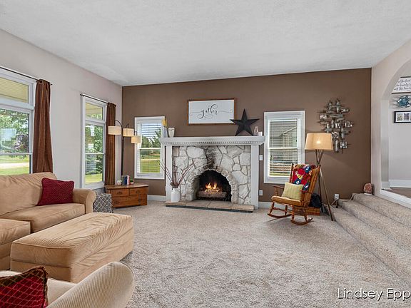 5th image of 2719 Air Park Dr