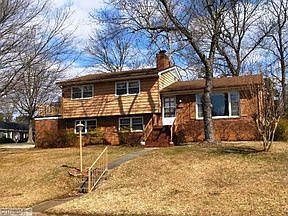 1st image of 1324 Surry Dr