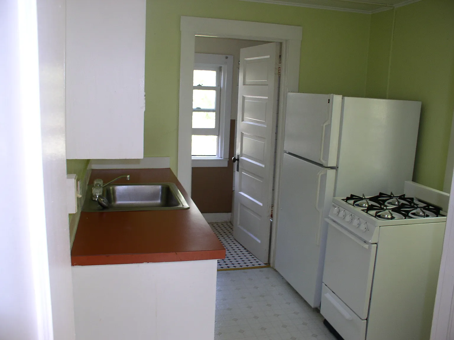 1 bed, 400 sqft, $950 — Photo 3