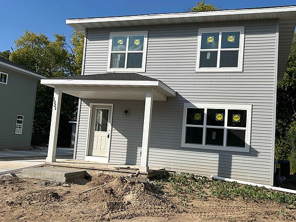 3rd image of 1321 W Shirland Ave