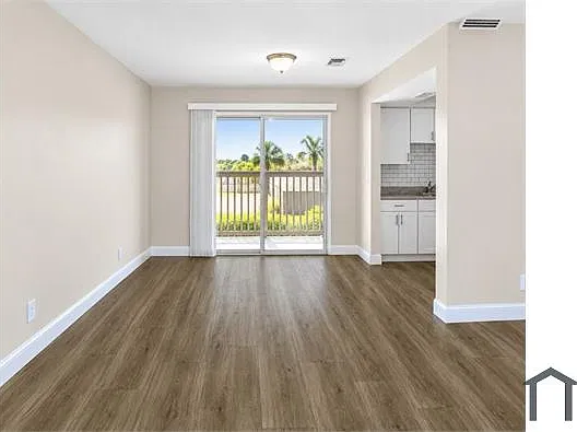 2 bed, 935 sqft, $2,160 — Photo 4