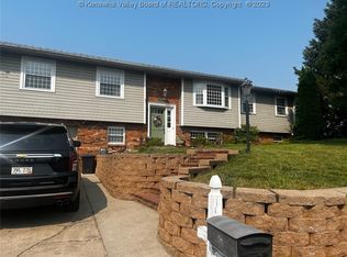 1055 Greenland Cir, South Charleston, WV 25309