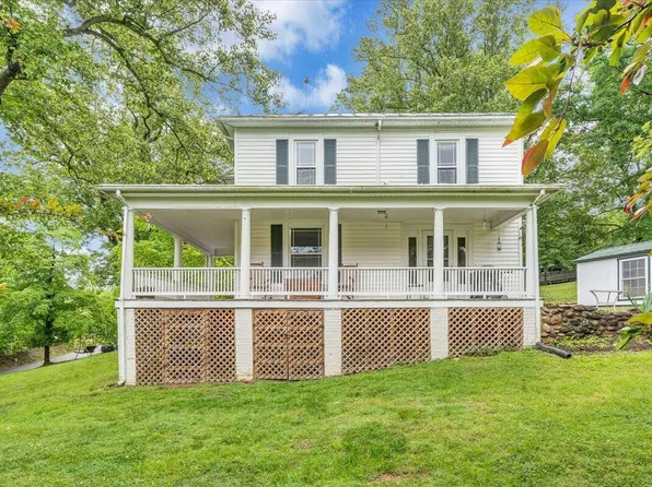 174 Bridge St, Buchanan, VA 24066