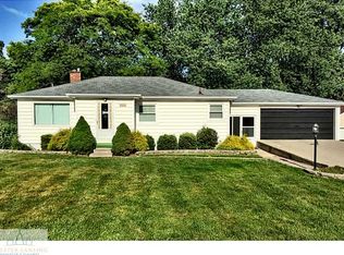 812 Bon Air Rd, Lansing, MI 48917