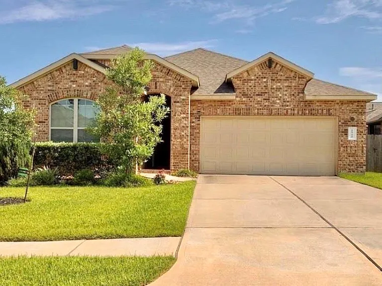 1522 Heartwood Dr — Photo 1