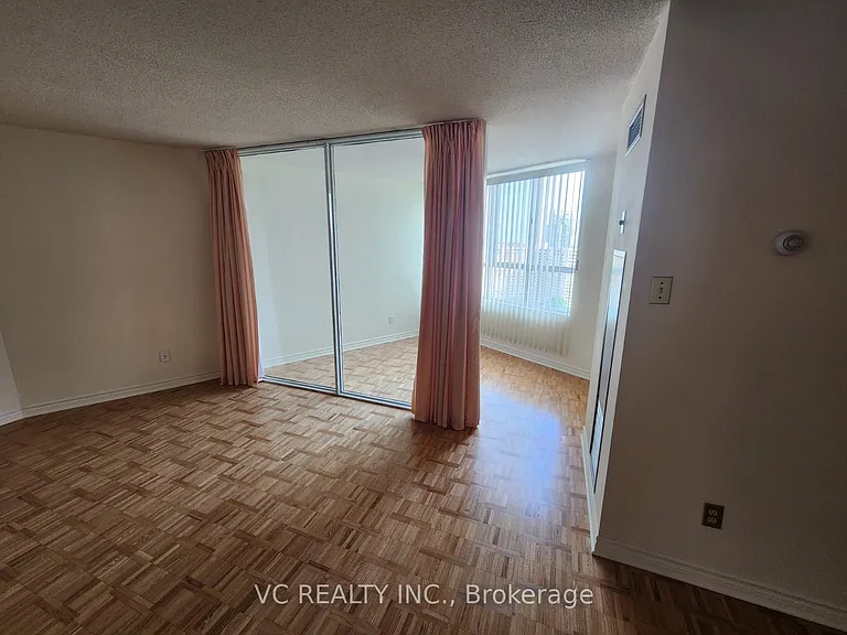 3700 Kaneff Cres #2305 — Photo 6