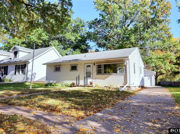 1114 N Locust St, Wahoo, NE 68066
