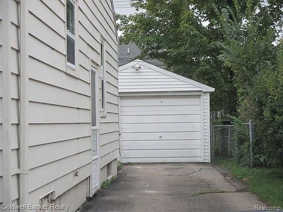 2nd image of 1670 Holland Ave