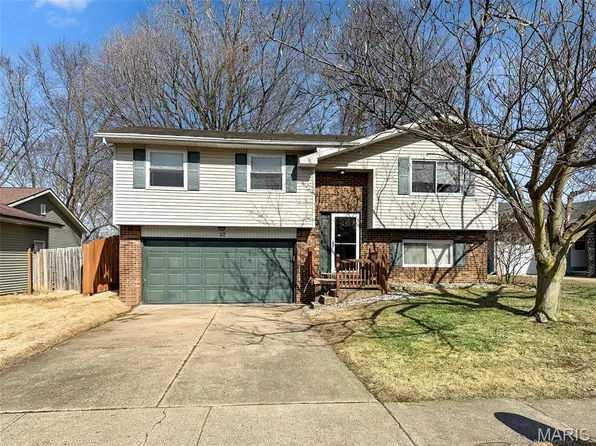 12 Champlain Dr, Springfield, IL 62707