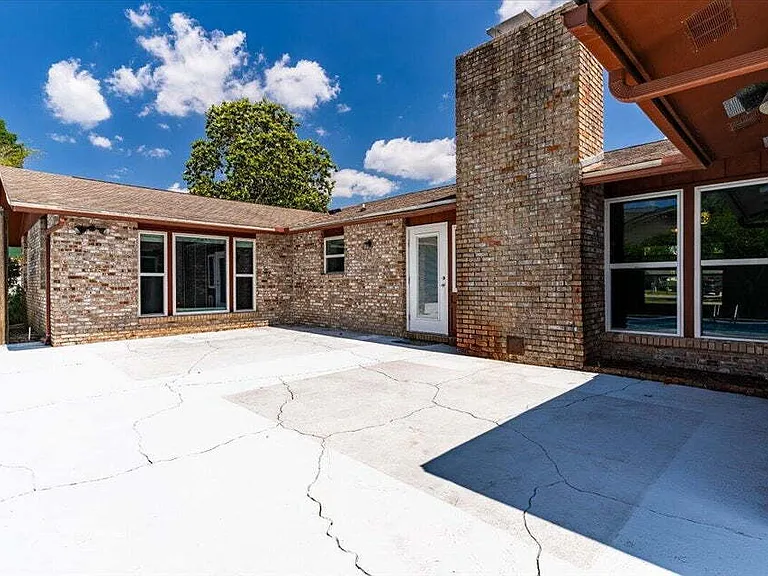 8 Stafford Cir — Photo 35