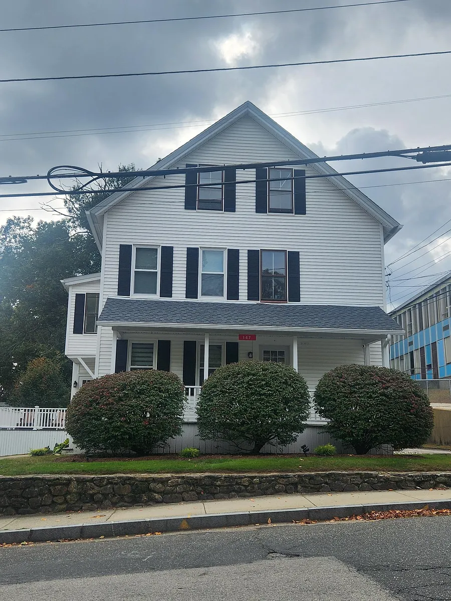 Building Photo - 147 Dresser St #2F