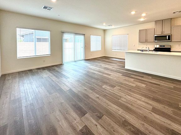 3rd image of 499 Red Lovebird Ave