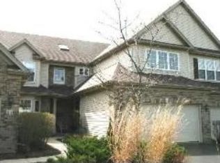 47 Oak Creek Ct, North Aurora, IL 60542