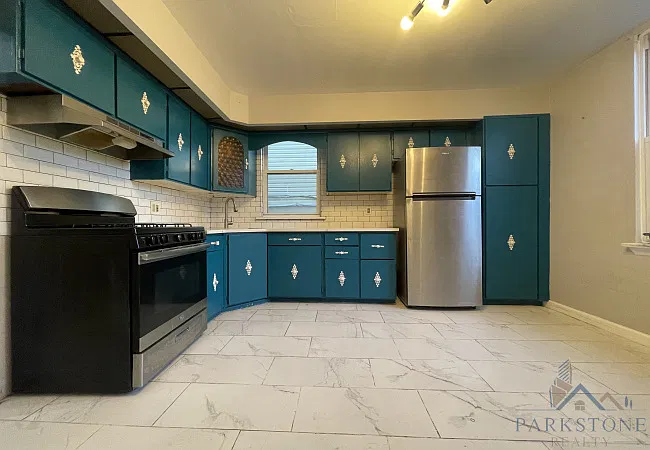 3 bed, 1000 sqft, $2,250 — Photo 1