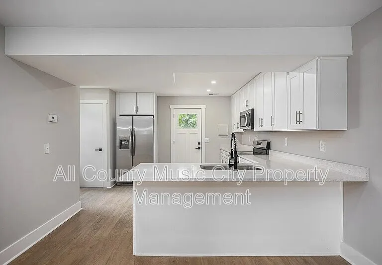 1907 S Lyle Ln — Photo 9