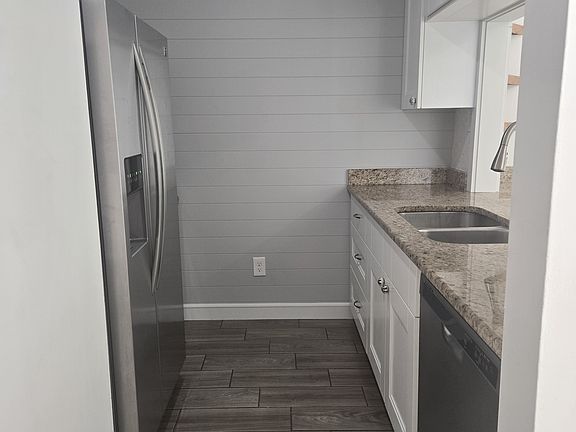 5th image of 219 Lora St