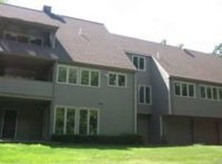 10 Morningcrest Dr, West Hartford, CT 06117