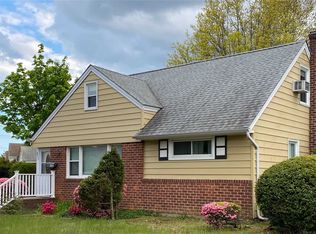 852 Winthrop Dr, East Meadow, NY 11554