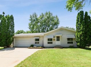 270 Bernita Dr NW, Cedar Rapids, IA 52405