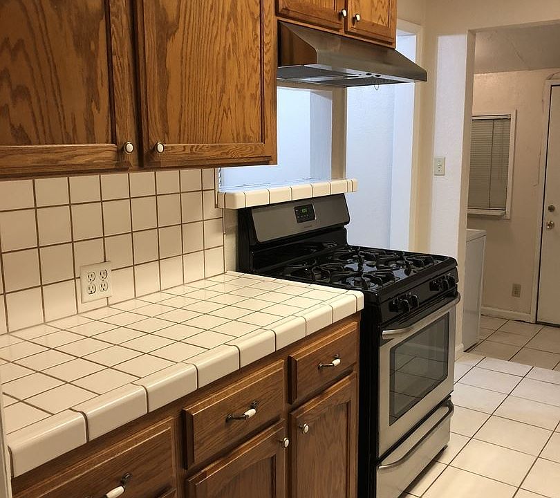 1st image of 752 E Garland Ave