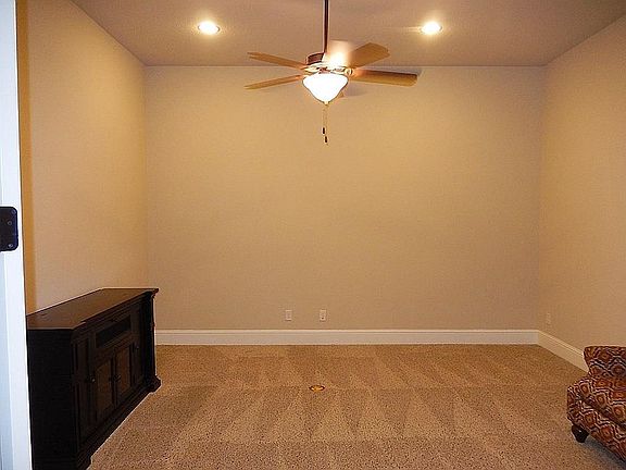 3rd image of 2736 Cedar Elm Dr