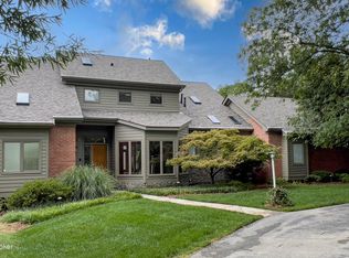 2106 Croghan Cross, Indian Hills, KY 40207