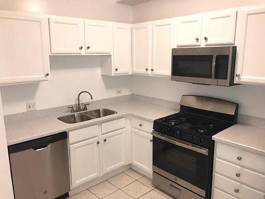 2nd image of 5504 N Kenmore Ave #2