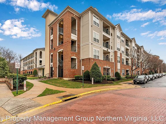 2nd image of 4862 Eisenhower Ave Unit 372