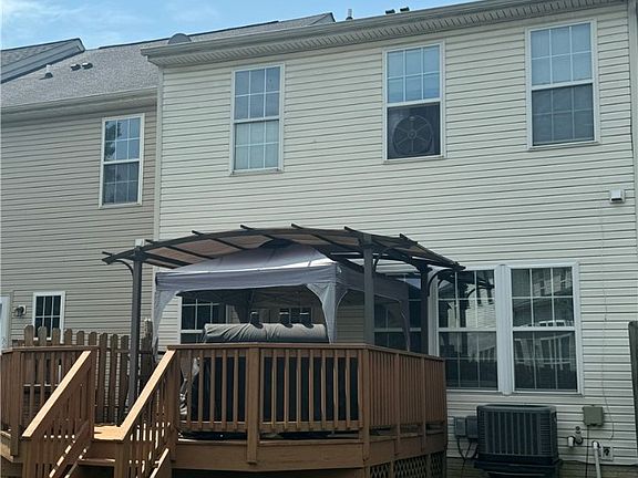 3rd image of 104 Limestone Ct