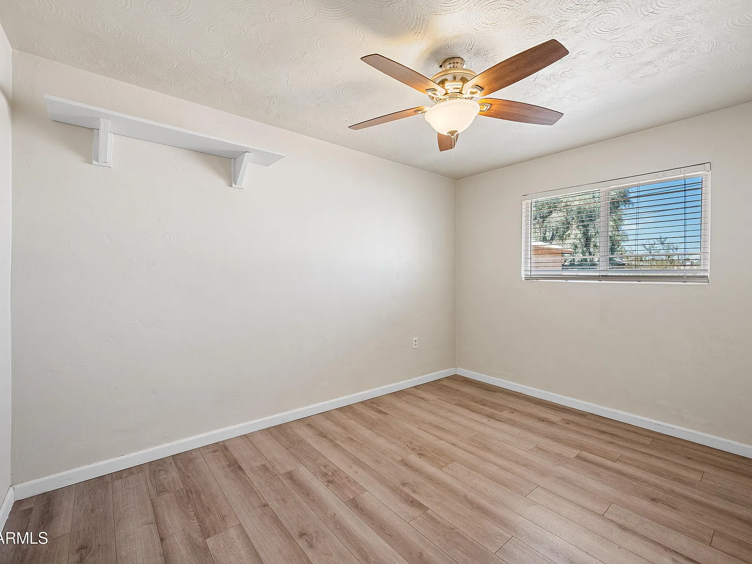 3 bed, 2.0 bath, 1241 sqft, $2,100 — Photo 3